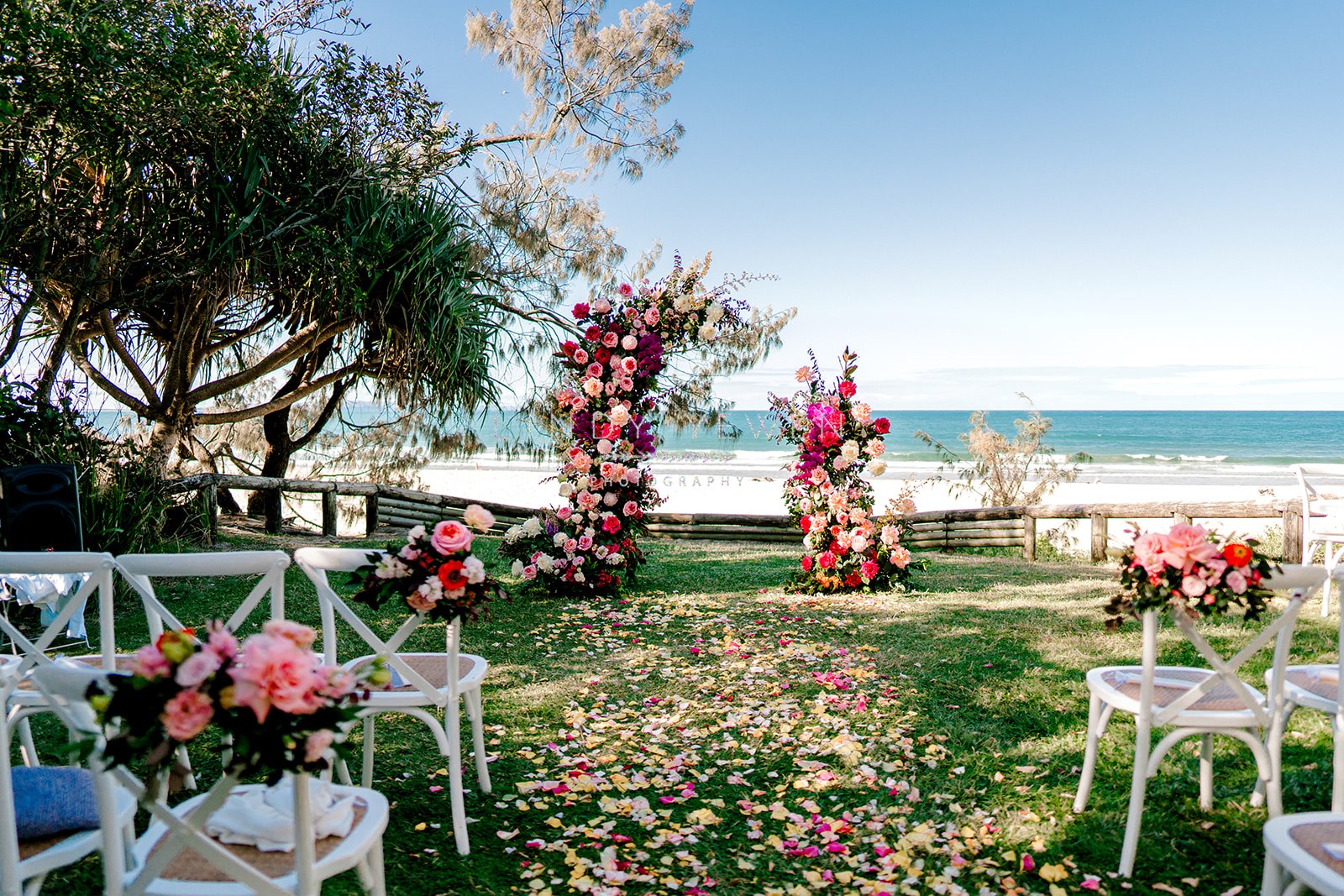Tips and ideas to create the perfect ceremony backdrop