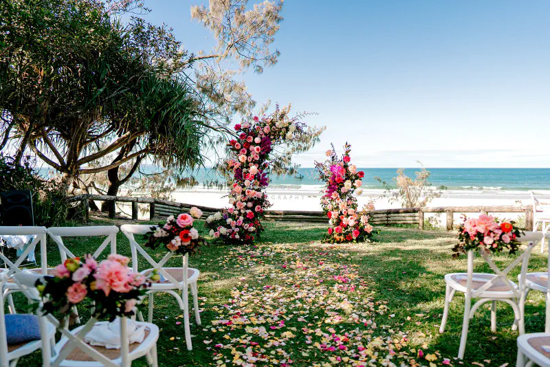 Tips and ideas to create the perfect ceremony backdrop