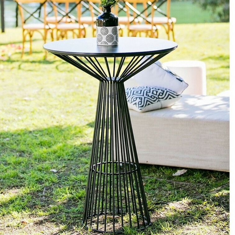 Black wire bar