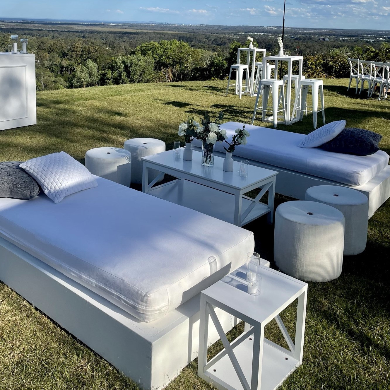 Noosa coffee table and side with white day beds