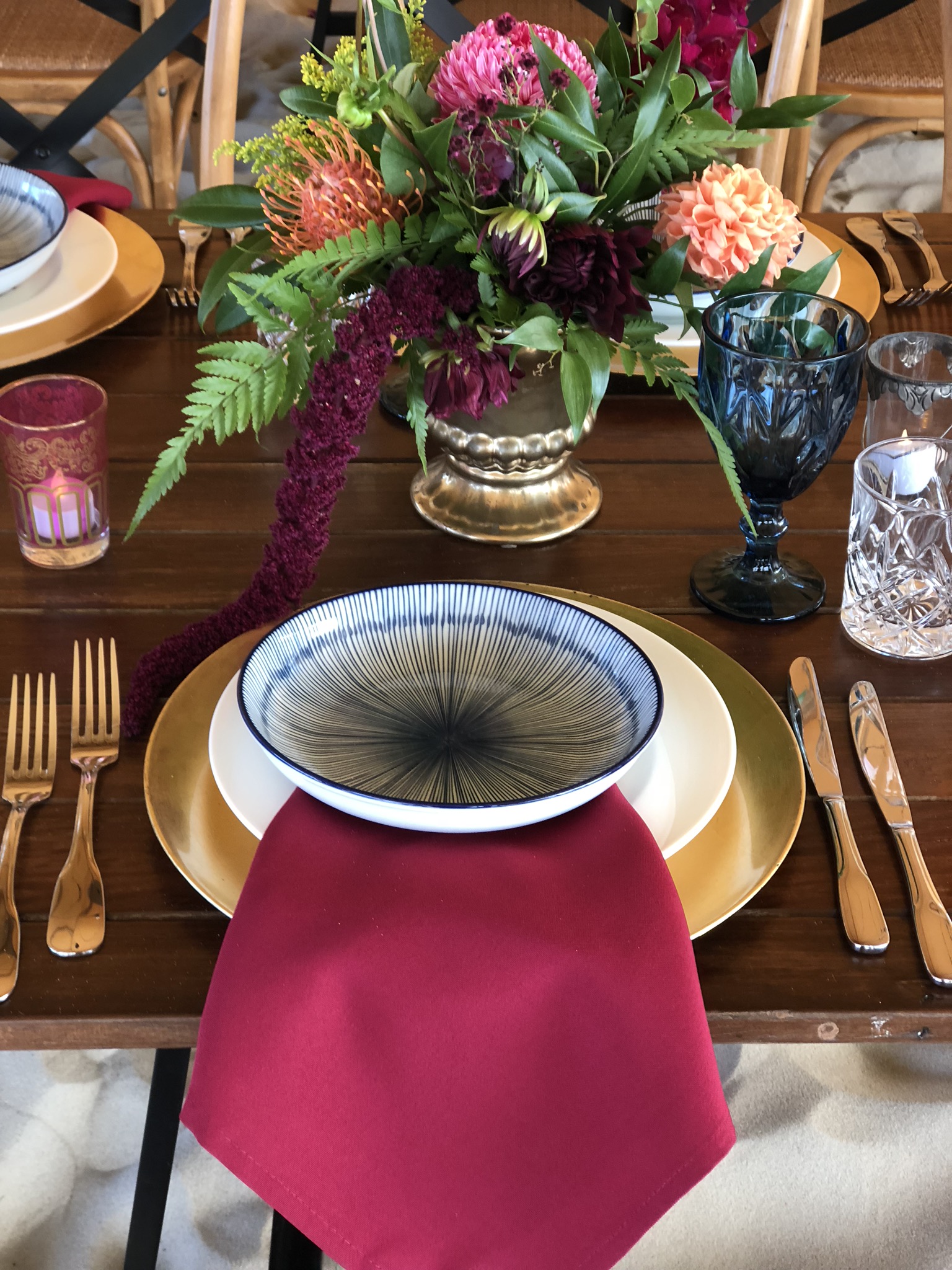 Burgandy napkins and jappa plate