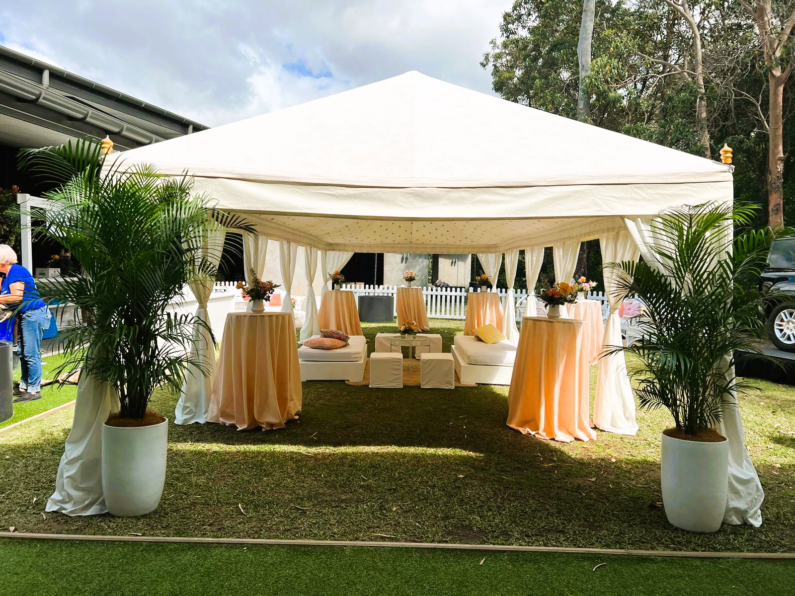 Blush table cloths and high bar with day beds
