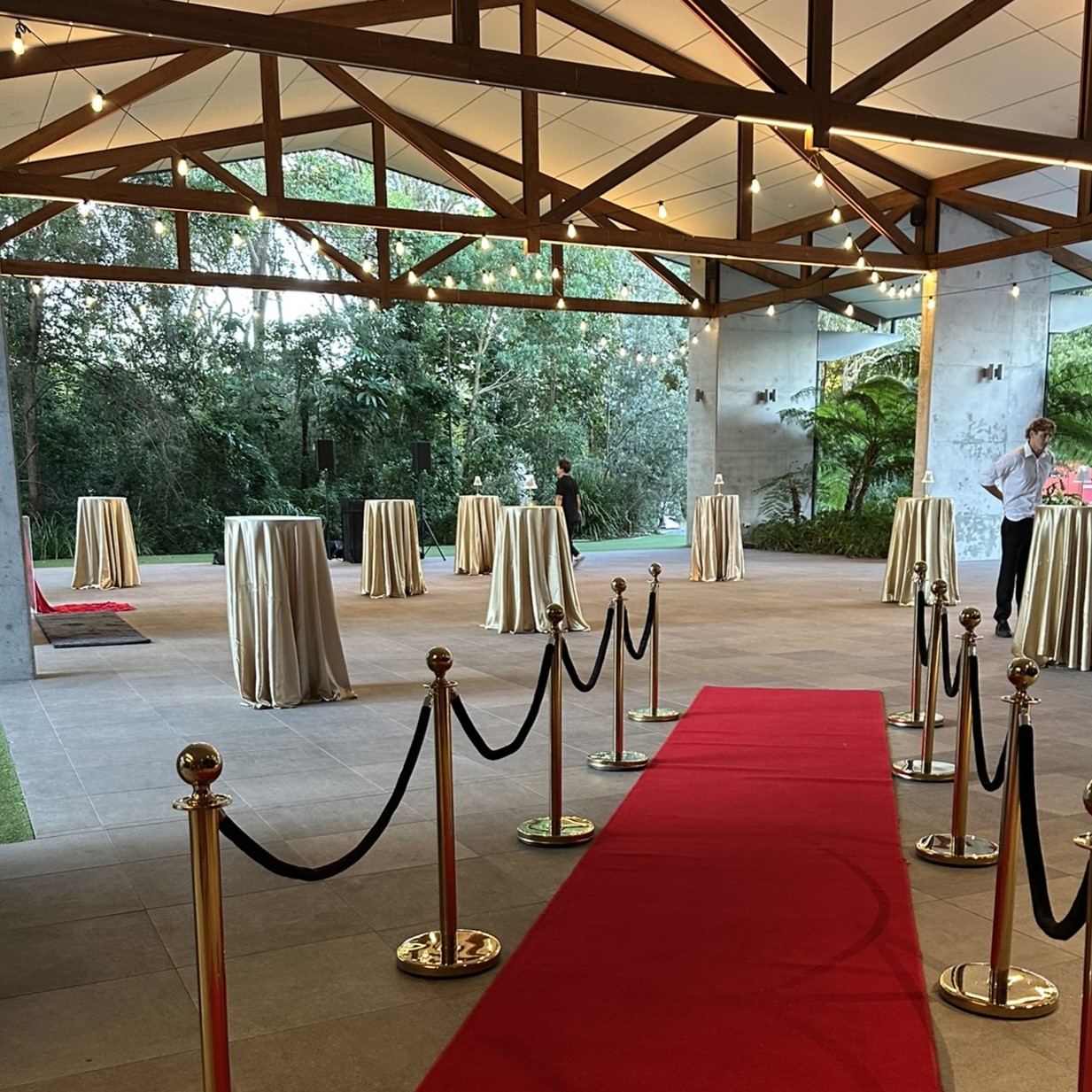 Champange tablecloths and red carpet