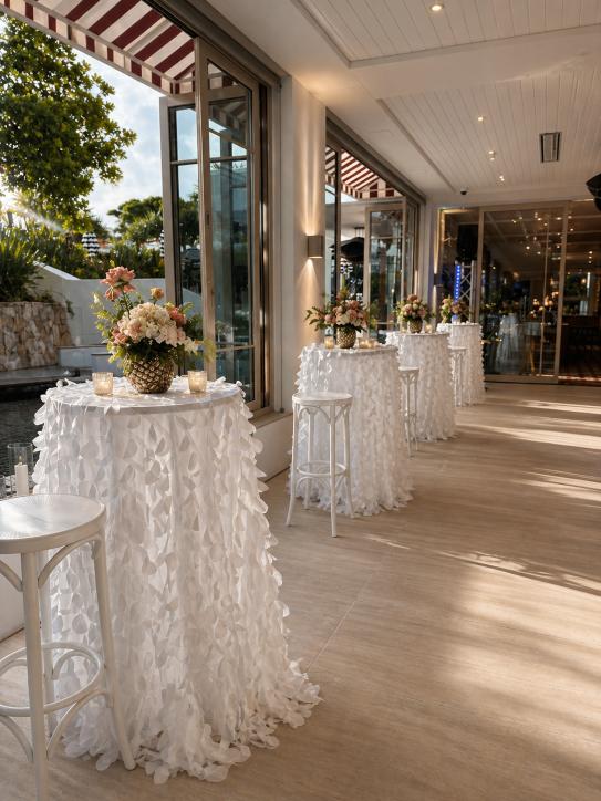 White Ruffle table