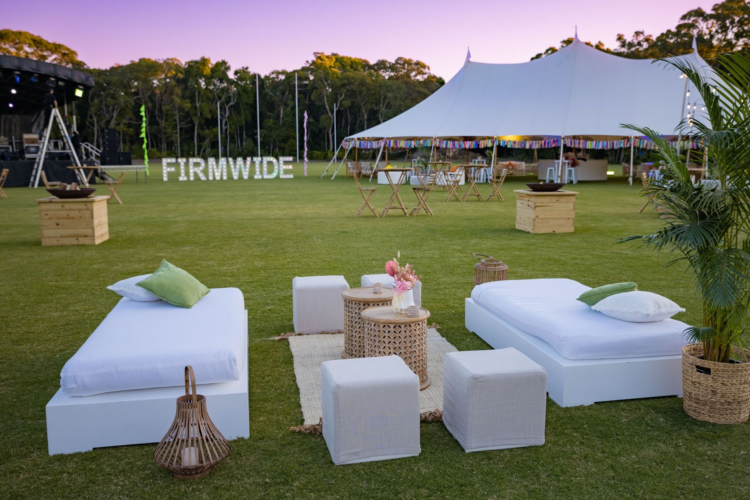 White Day beds