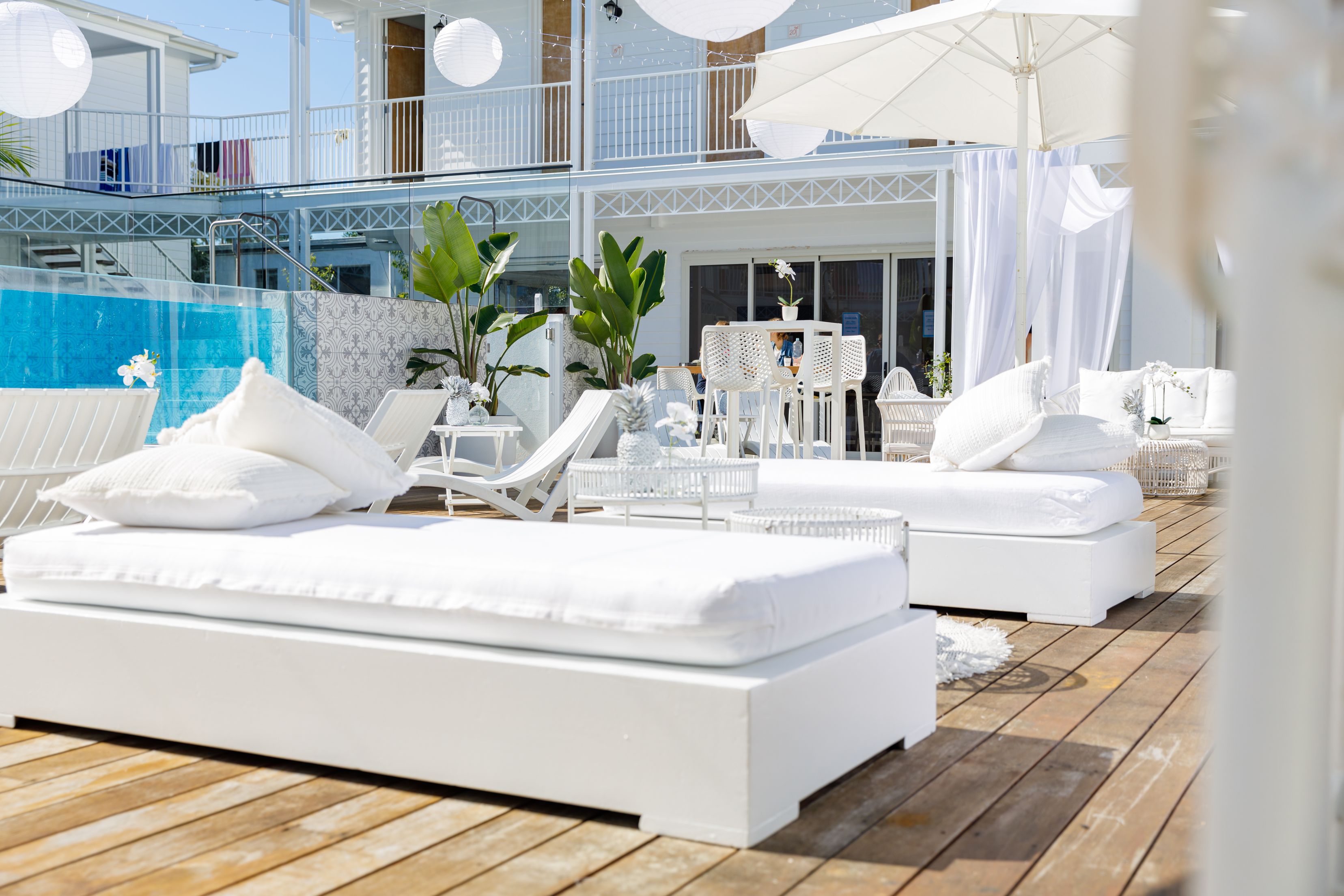 White day beds package