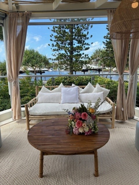 Hire Driftwood day beds 