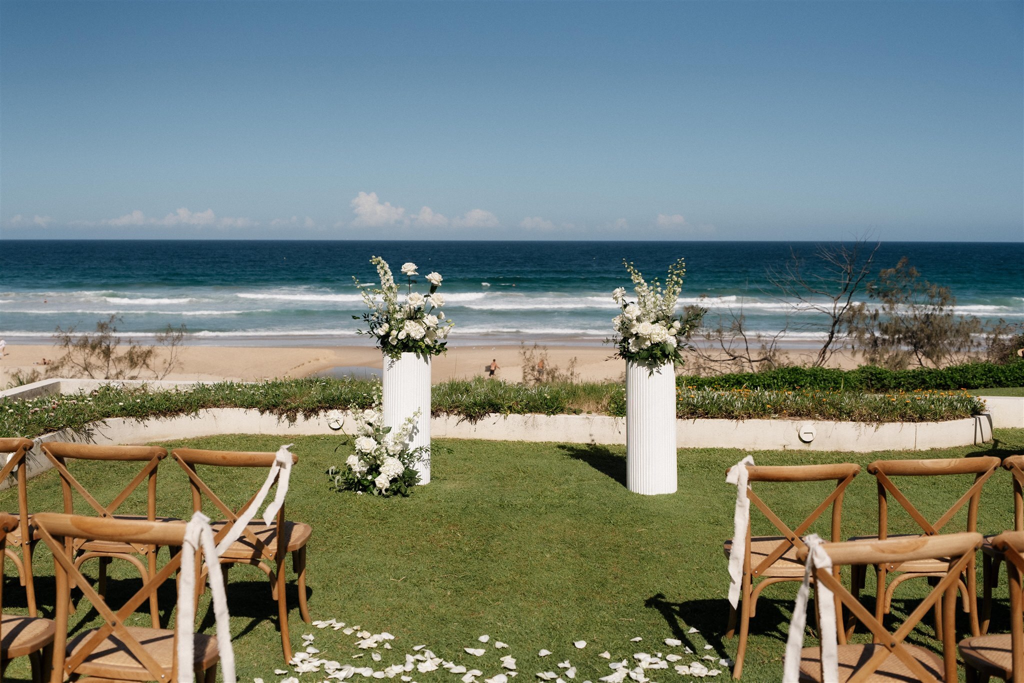 Hire Round ribbed plinths (Pair) 